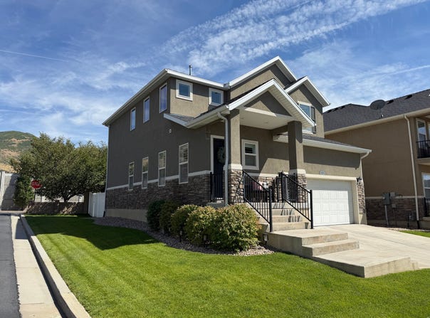 1053 BLACKSTONE Dr, Fruit Heights, UT 84037