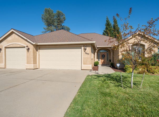 1547 Saint Andrews Drive, Redding, CA 96003