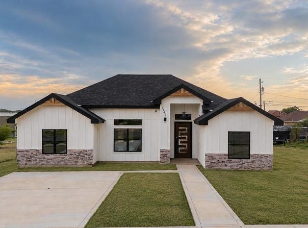 4142 Buck Dr., Eagle Pass, TX 78852