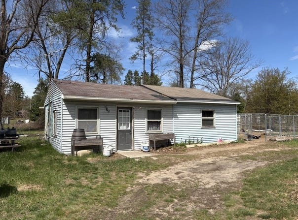 212 W Park, Harrison, MI 48625