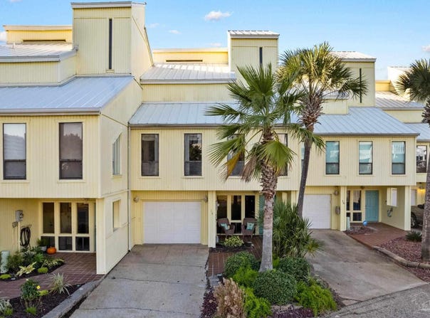 8520 Gulf Blvd, Navarre Beach, FL 32566