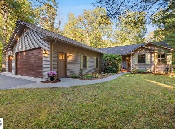 1627 White Oak Lane, Interlochen, MI 49643