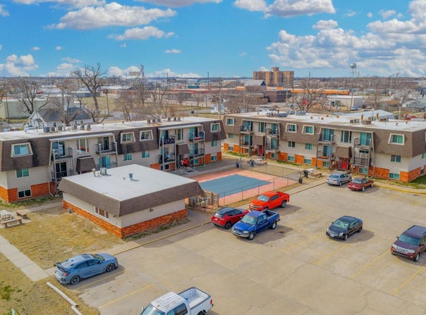 103 E 7th Ave, South Hutchinson, KS 67505