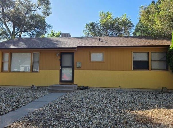 26 Caledonia Rd, Pueblo, CO 81001