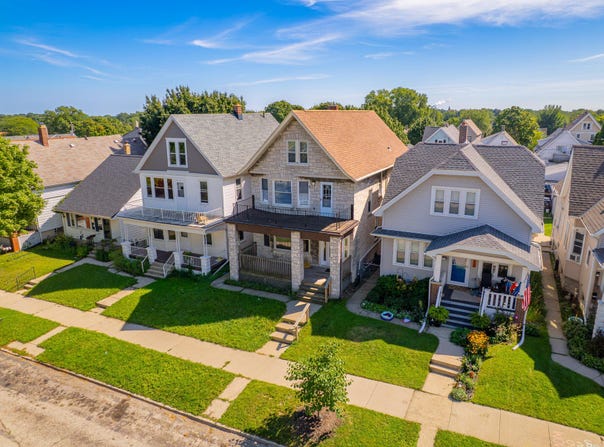 3713 E Cudahy Ave, Cudahy, WI 53110