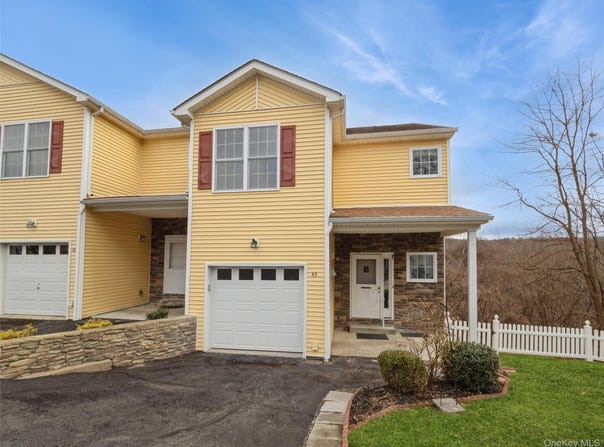 43 Aveonis Court, Fishkill, NY 12524
