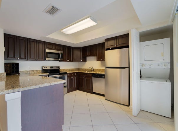 1530 Shaker Circle, Wellington, FL 33414