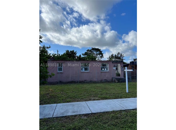 2122 Dewey St, Hollywood, FL 33020
