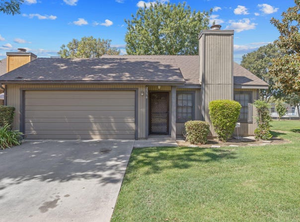 2356 E Tulare Avenue, Visalia, CA 93292