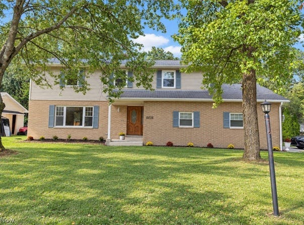6820 Chadbourne Drive, North Olmsted, OH 44070