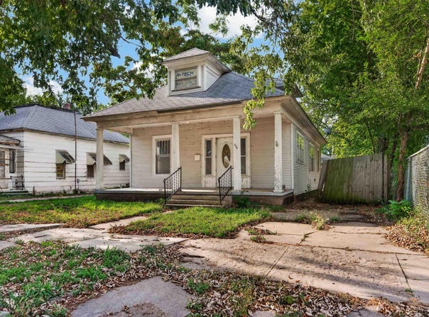 637 E 1st Ave, Hutchinson, KS 67501