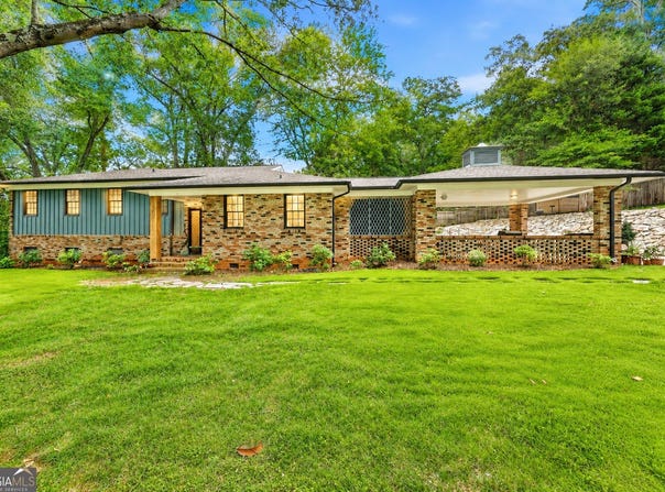 1223 Rosedale Street, Toccoa, GA 30577