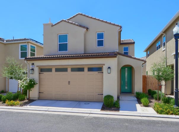 1108 W Encore Way W, Madera, CA 93636