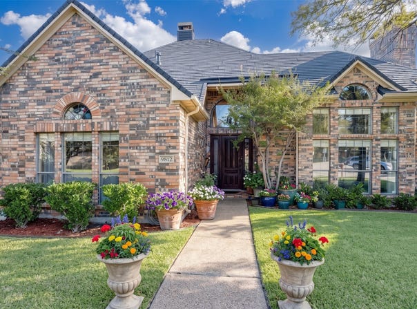 9812 Canyon Crest Circle, Irving, TX 75063