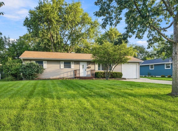 145 Shawnee Drive, Carol Stream, IL 60188
