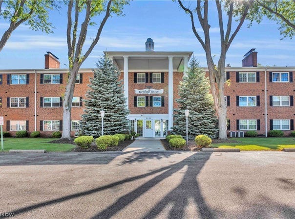 2885 Pease Drive, Rocky River, OH 44116