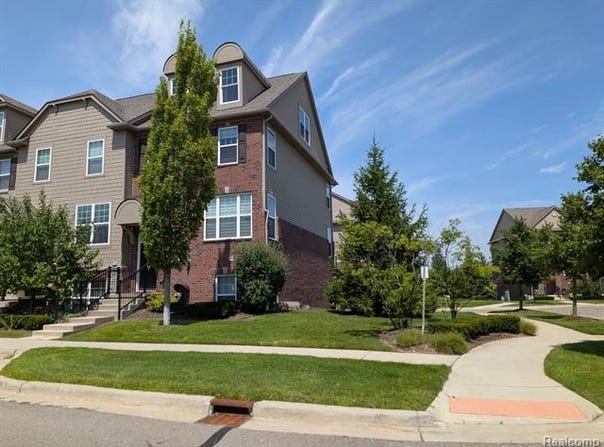 333 Glenhurst Boulevard, Rochester Hills, MI 48307