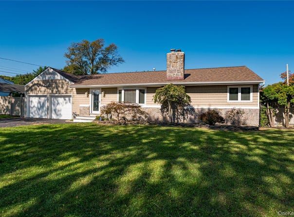 87 Bayway Avenue, Bay Shore, NY 11706