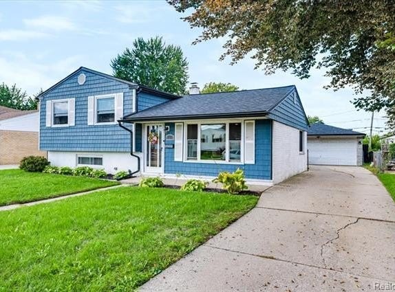 31215 Nelson Drive, Warren, MI 48088