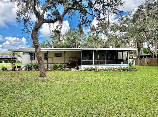 19049 SE 16TH Place, SILVER SPRINGS, FL 34488