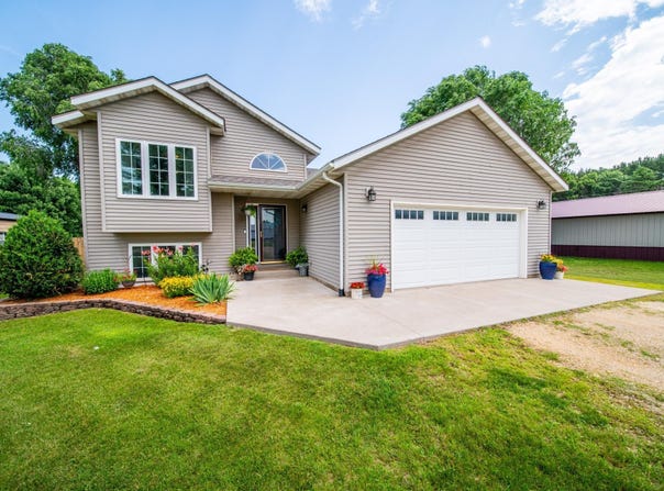 15078 669th St, Wabasha, MN 55981