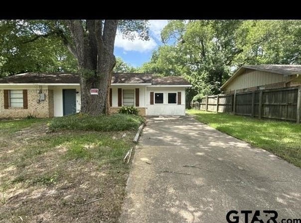 106 Allen St, Arp, TX 75750