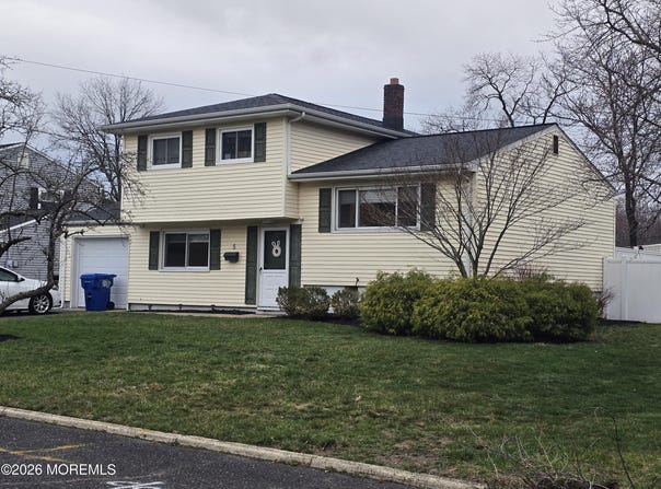 5 Stratton Place, Middletown, NJ 07748
