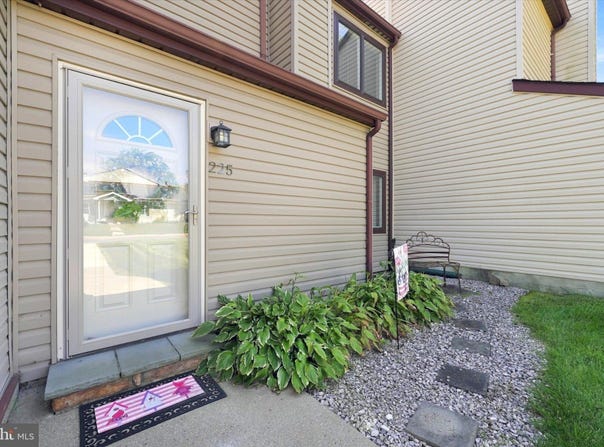 225 E GREEN VALLEY Circle, NEWARK, DE 19711