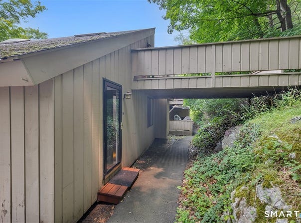 94 Mohawk Trail, Guilford, CT 06437