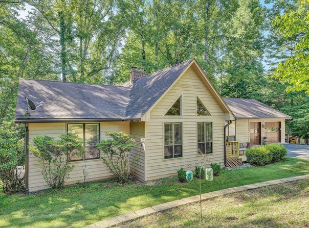 400 W Beaver Dam Ct, Goodview, VA 24095