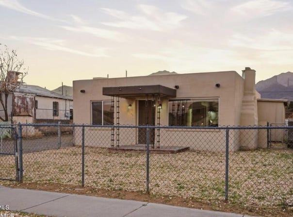 8929 ROBERT, El Paso, TX 79904