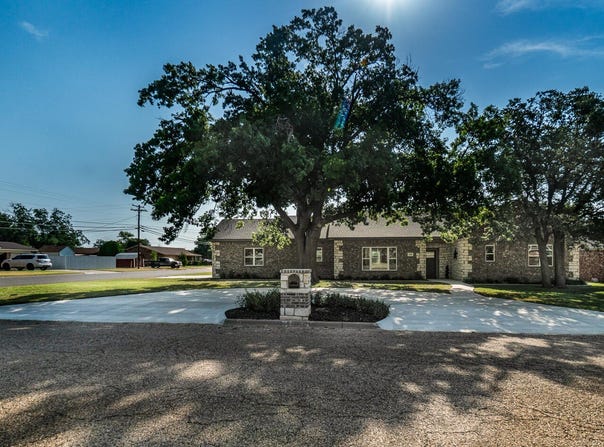 1208 Floydada, Plainview, TX 79072