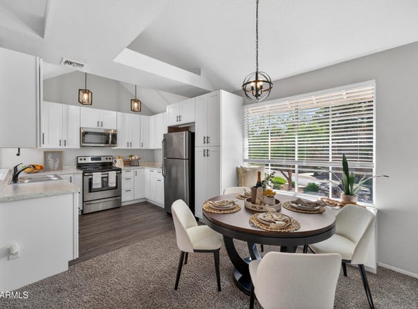 1633 E LAKESIDE Drive, Gilbert, AZ 85234