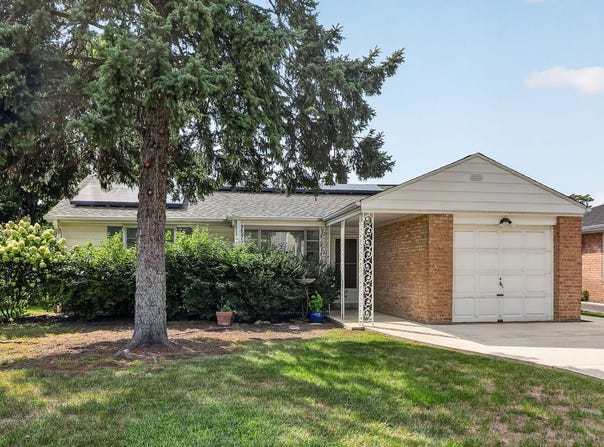 964 S 3rd Avenue, Des Plaines, IL 60016