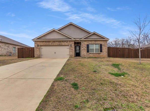 475 LILLY Dr, Oakland, TN 38060