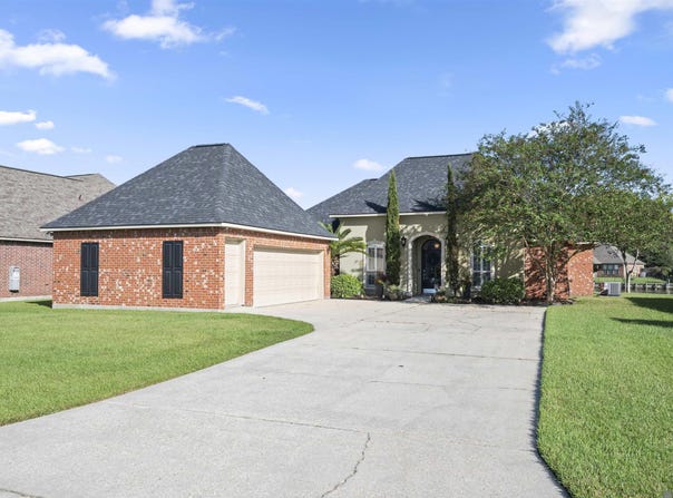 13843 Creekstone Dr, Denham Springs, LA 70726