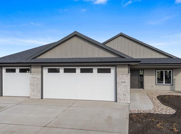 2412 S Saddle Ridge Dr, Sioux Falls, SD 57110