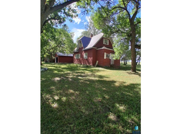 700 Pine St, Frankfort, SD 57440