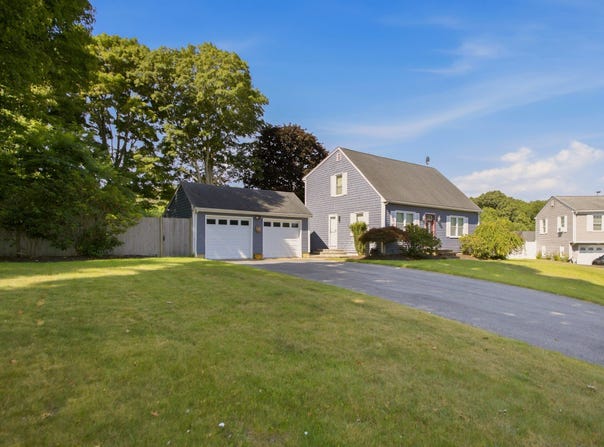 5 Beejay Ct, Warren, RI 02885