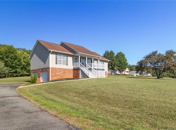 1055 Josephs Lane, Pinnacle, NC 27043