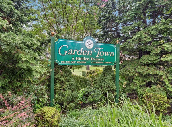 1195 E Broadway, Hewlett, NY 11557