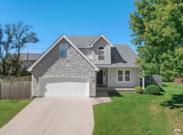 1310 Pin Oak Circle, Ottawa, KS 66067