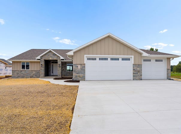212 KERRIGAN Drive, WRIGHTSTOWN, WI 54180