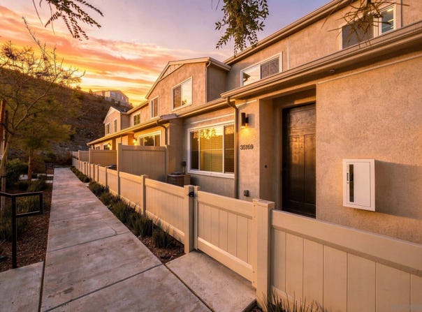 35169 Rangpur Ln, Fallbrook, CA 92028