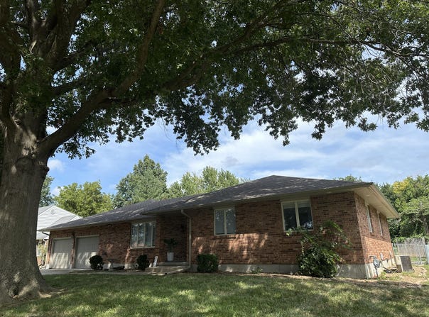 808 Mar Dr, Marshall, MO 65340