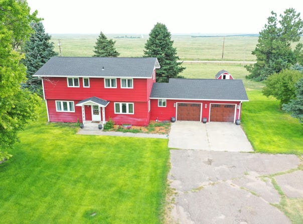 201 W Chandler St, Wallace, NE 69169