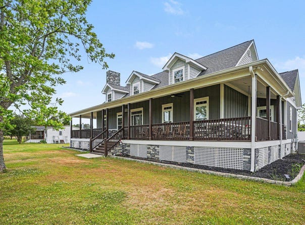 942 Meadow Dr., Loris, SC 29569