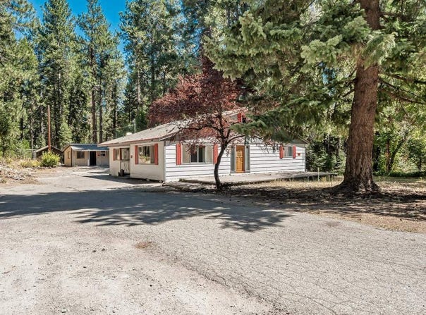 2010 N Old Stage Road, Mount Shasta, CA 96067