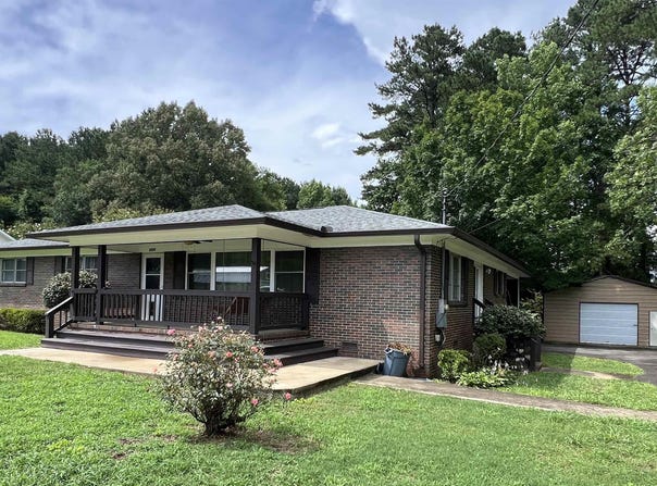 2498 Barnes Drive, Hokes Bluff, AL 35903