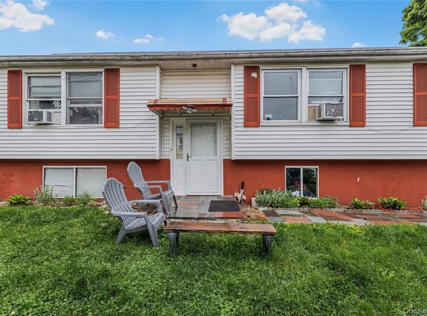 82 Riverdale Avenue, White Plains, NY 10607
